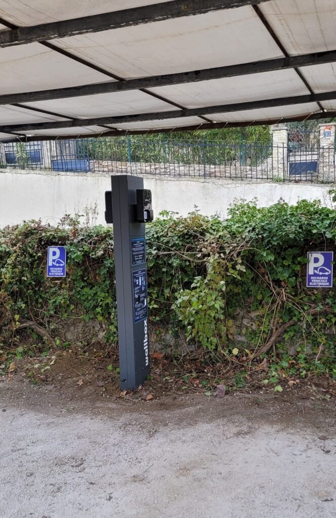 Borne de recharge et carport solaire, A'dvenir Eco à Avignon
