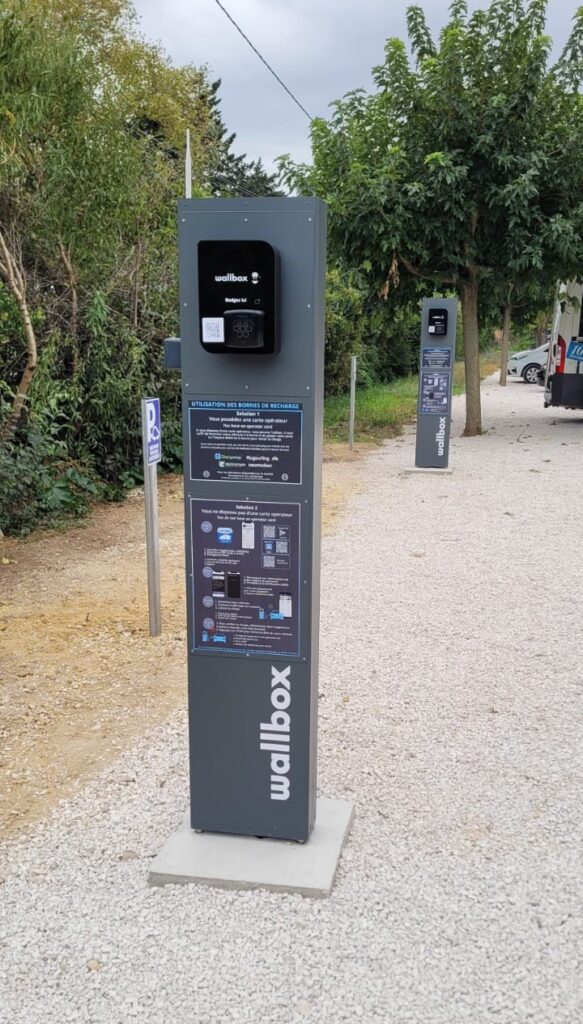 Borne de recharge et carport solaire, A'dvenir Eco à Avignon