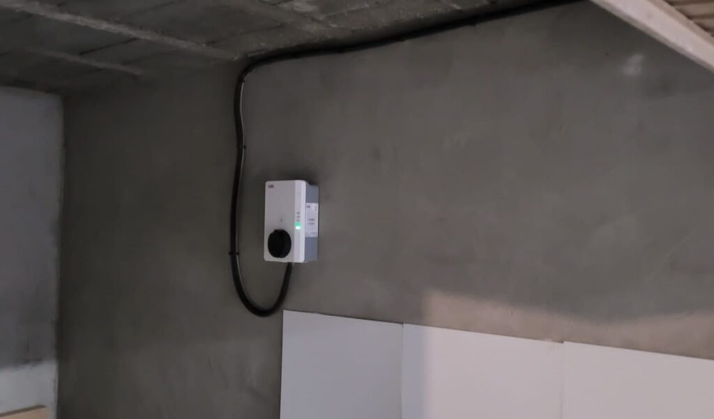 Borne de recharge et carport solaire, A'dvenir Eco à Avignon