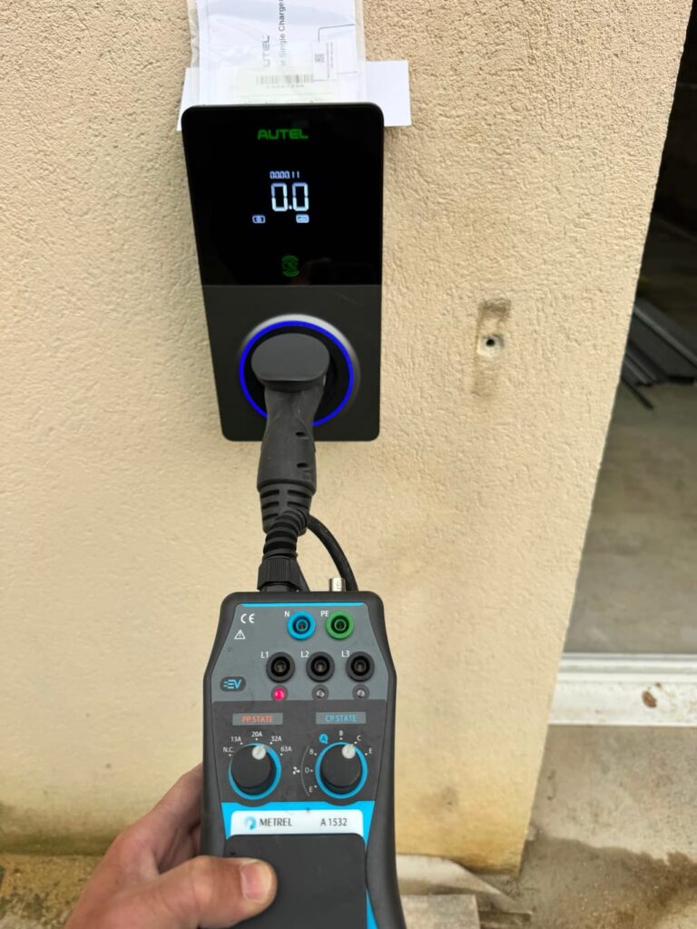 Mise en service et contrôle d'une borne de recharge avec testeur IRVE — A'dvenir Eco